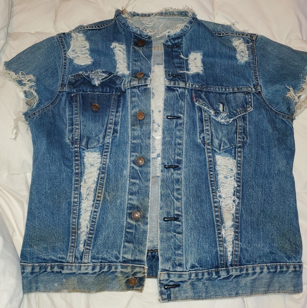 VINTAGE LEVI'S distressed denim jacket